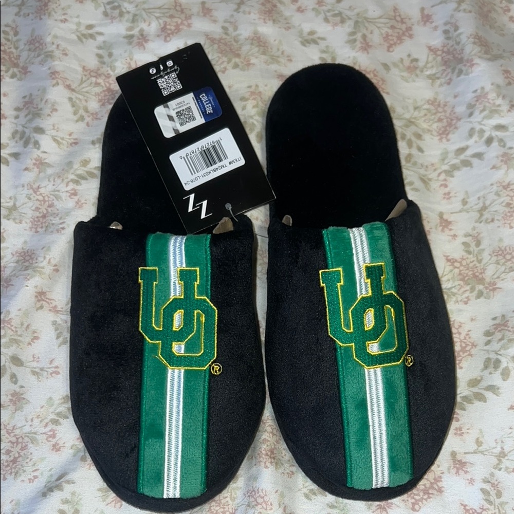 Black and Green Oregon ducks Slippers with Logo
